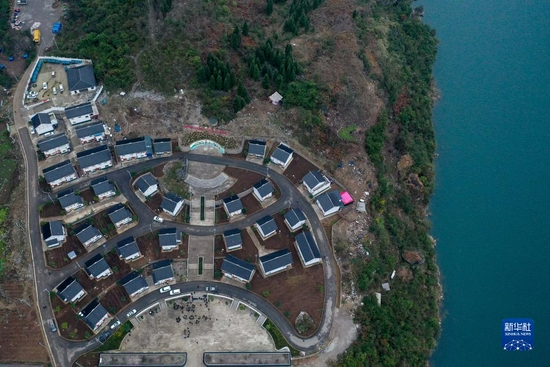 这是贵州省黔西市新仁苗族乡化屋村麻窝寨易地扶贫搬迁集中安置点（2月3日摄，无人机照片）。新华社记者 欧东衢 摄