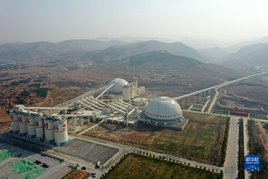 这是济钢环保新材料有限公司厂区（2020年11月2日摄，无人机照片）。新华社记者 金良快 摄