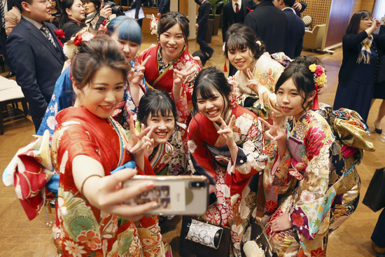 av人口_日本AV男优揭露黑幕:这是人口买卖,女孩被诱骗下海(2)