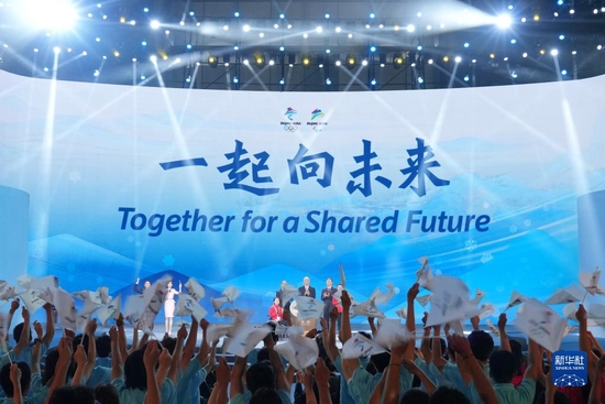 2021年9月17日,北京冬奥会和冬残奥会主题口号“一起向未来”(英文为:“Together for a Shared Future”)正式在北京发布。新华社记者 鞠焕宗 摄
