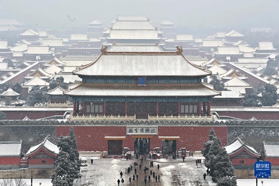  这是2022年1月22日从北京景山公园拍摄的故宫雪景。新华社记者 李鑫 摄