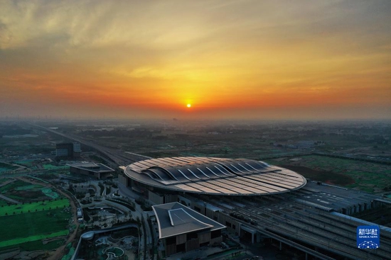 这是2021年7月1日拍摄的京雄城际铁路雄安站（无人机照片）。新华社记者 牟宇 摄