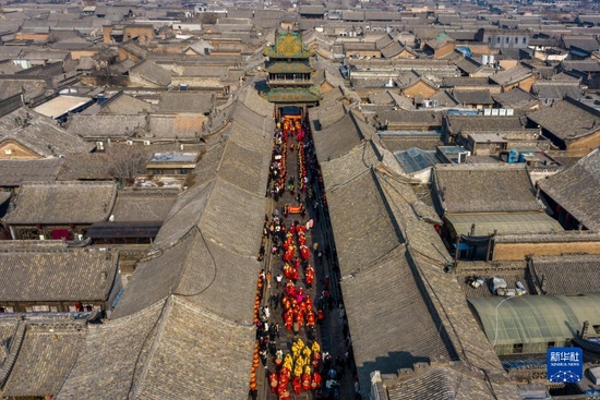 这是2月8日拍摄的平遥古城一角（无人机照片）。新华社记者 曹阳 摄