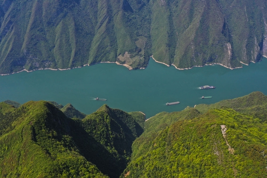 4月10日拍摄的长江三峡第一峡——瞿塘峡景色。（无人机照片）新华社记者 王全超 摄