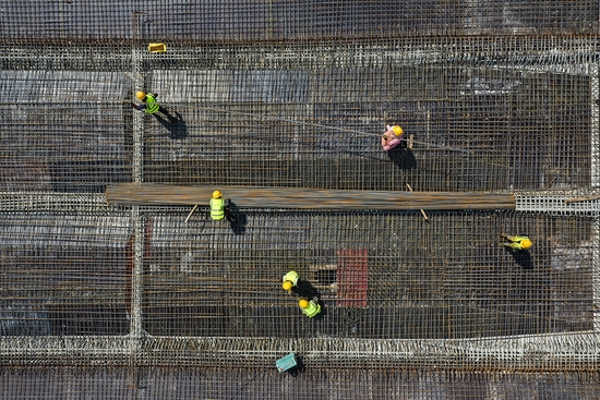 这是5月2日拍摄的重庆科学大道一期工程狮子口立交西辅道连续梁项目