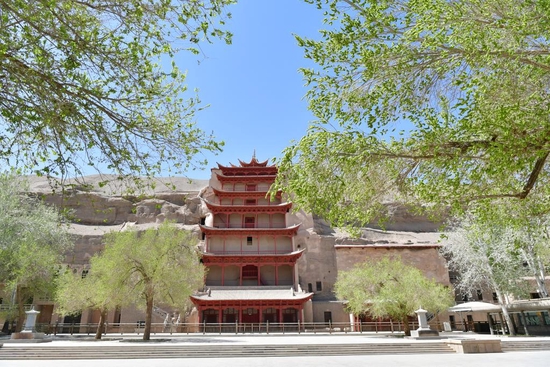 这是4月18日拍摄的莫高窟窟区。新华社记者 杜哲宇 摄
