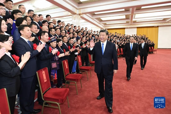 5月25日，党和国家领导人习近平、李克强、王沪宁、韩正等在北京人民大会堂会见第九次全国信访工作会议代表。新华社记者 谢环驰 摄