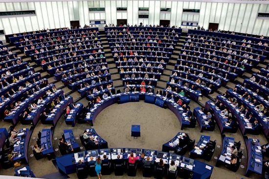  7月6日，法国斯特拉斯堡，欧洲议员聚集在欧洲议会投票。图/视觉中国