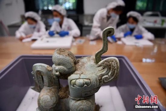 图为青铜神兽。中新社记者 张浪 摄