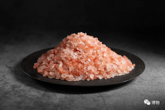 喜马拉雅粉盐是从喜马拉雅山刮下来的吗？|食盐_新浪新闻