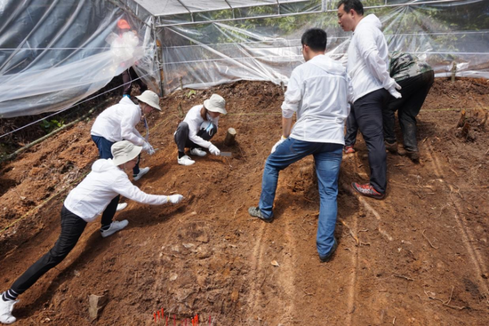  烈士遗骸搜寻发掘工作现场（图片来源：烈士纪念设施保护中心）