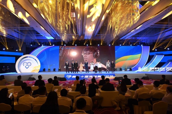 台湾青年在第二十届海峡青年论坛上演唱歌曲（2022年7月12日摄）。新华社记者 林善传 摄