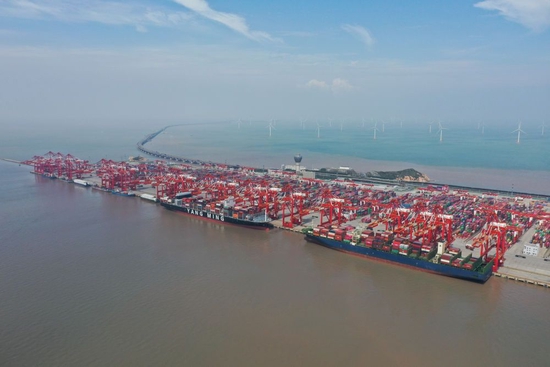 这是2022年9月23日拍摄的上海洋山港集装箱码头（无人机照片）。新华社记者 丁汀 摄