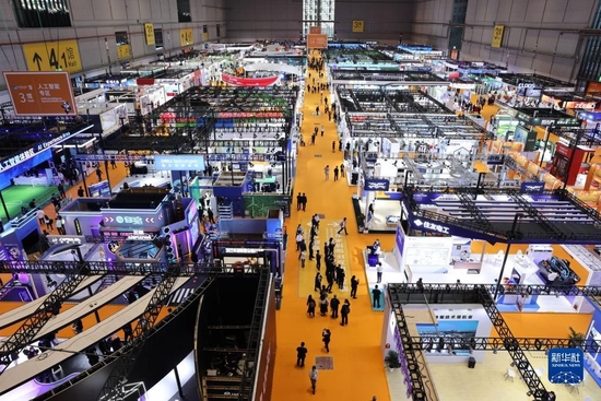 2022年11月5日拍摄的第五届中国国际进口博览会技术装备展区。新华社记者 金立旺 摄