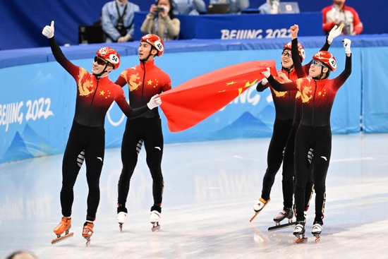  △2022年2月5日，2022北京冬奥会短道速滑混合团体接力赛，中国队夺得我国本届冬奥首金。