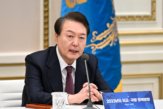 尹锡悦在新年战略简报会上语言。图源:韩联社