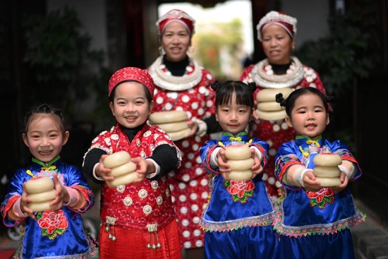 新春走基层丨贵州黄平：古镇糍粑飘香迎新春