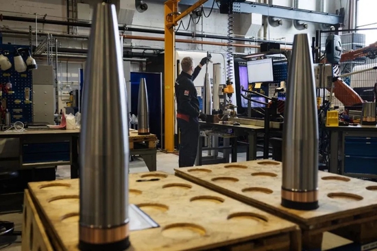 西方军工厂正在迅速扩充弹药产能。图源：nyt