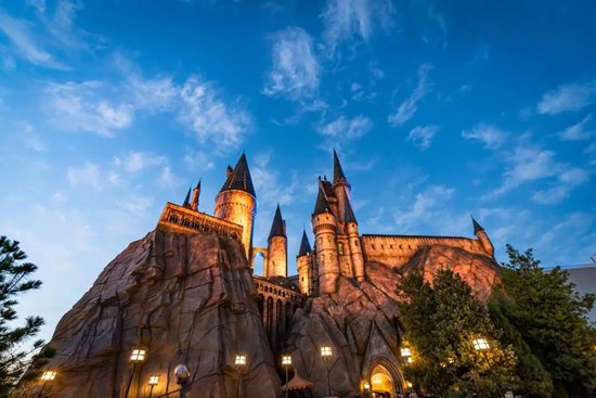 北京环球影城霍格沃兹城堡夜景.(图/图虫创意)