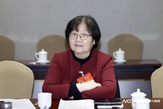 年轻人不愿意生孩子怎么办？赵冬苓为降低生育成本建言
