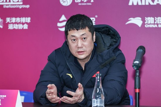 新华网：中国女排主帅赵勇赴意大利学习交流