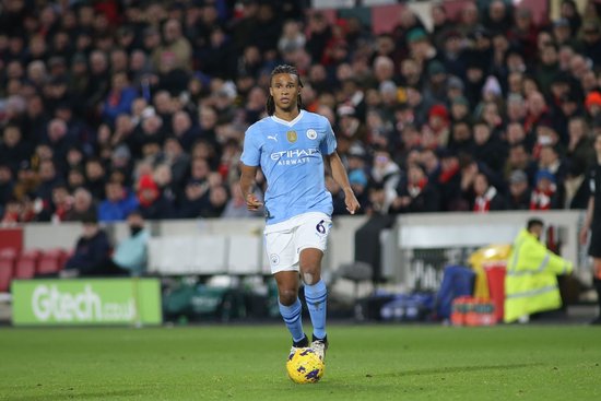 记者：阿克在曼城机会不多，为了世界杯有可能在冬窗租借加盟巴萨