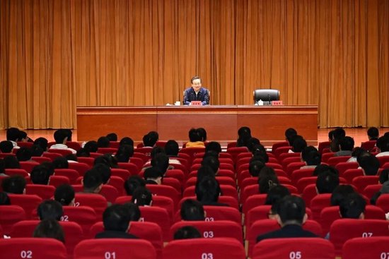 安徽省委书记作报告，全程脱稿