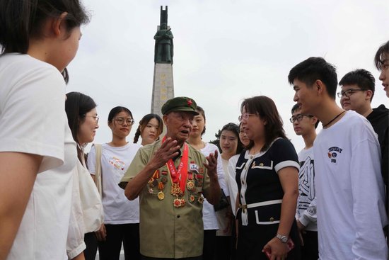 老龄盛典·银发榜样丨94岁志愿军老兵李维波：“我不是讲课，是传承英雄事迹”