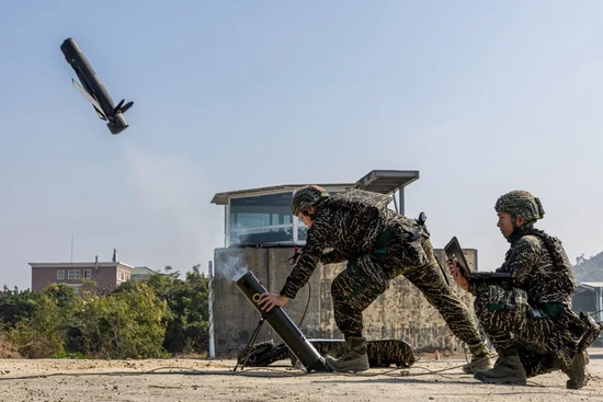 台媒：台军首次展示“劲蜂一型”攻击无人机性能，仅5秒就坠地，“台版弹簧刀”钝了！