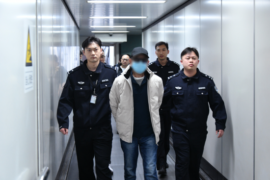 陈某某，被引渡回国