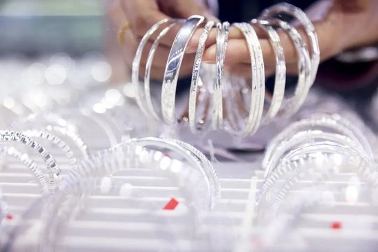 白银，突然暴涨