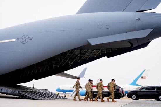 美军基地，“被炸了个遍”