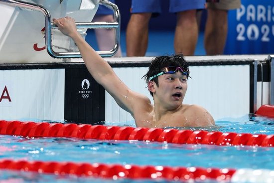 中国游泳公开赛男子100蛙泳：董志豪与郑英昊成绩相同，并列夺金
