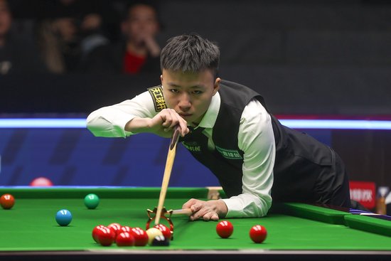 江俊10-3击败阿什利·卡蒂，晋级斯诺克世锦赛80强