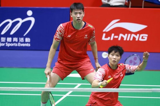 冯彦哲/黄东萍2-0陈政宽/许尹鏸，晋级羽毛球亚锦赛混双半决赛