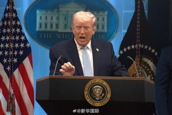 特朗普否认美军袭击伊朗意味着停火结束：这只是轻轻地敲打敲打