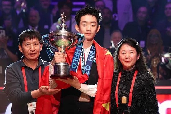 吴宜泽否认“父母卖房供其打球”：家里没有卖掉房子，打通一个卧室摆台球桌供我打球，很多经历确实蛮艰苦