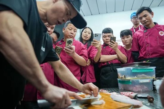 烧烤学院第一届学生毕业了！你馋了吗？