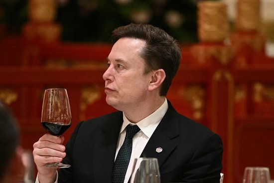 人类首个万亿富豪，或诞生于一场豪赌