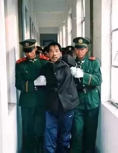 错乱了？特朗普公开讲话，竟把乌克兰伊朗搞混，白宫还好吗？