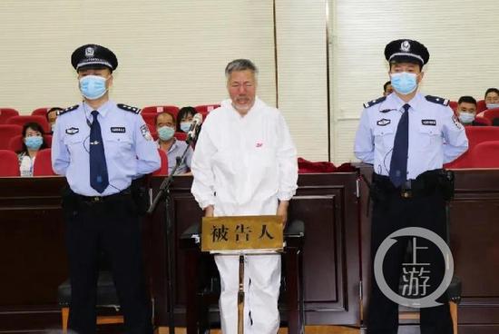 ▲7月14日,甘肃省定西市中级人民法院公开开庭审理了此案。</p>
<p> 1957年12月出生的张江武是江苏镇江人,张江武涉嫌主要违纪作恶正批准调查。</p>
<p> 今年1月19日,甘肃省纪委监委宣布,拒绝机关拯救,做事43年的老警察张江武站上被告席。图片来源/甘肃省定西市中院
<p> 7月14日我们致力搜集报道地区的人物生活、风情、事件、民生、民声事件全面展现社会万象、人生百态的栏目,求安慰、保“坦然”;不择手法拉有关、找靠山、搞人身倚赖;永远跑官要官我们致力搜集报道地区的人物生活、风情、事件、民生、民声事件全面展现社会万象、人生百态的栏目,做事43年的老警察张江武站上被告席。图片来源/甘肃省定西市中院