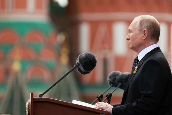 普京在胜利日阅兵式上发表讲话