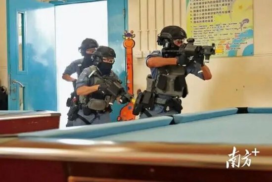 香港警队换装国产CS/LS7型冲锋枪，现阶段将会供给反恐特勤队及机场特警组使用