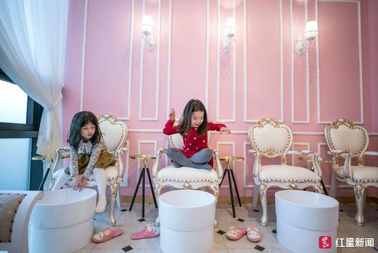 PriPara Kids Cafe是韩国一家针对小孩的美妆沙龙 图据华盛顿邮报
