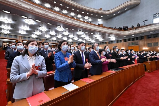 3月13日，第十四届全国人民代表大会第一次会议在北京人民大会堂举行闭幕会。新华社记者 饶爱民 摄