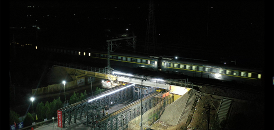  火车通过，胶济客专恢复运行