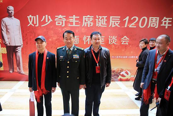 “刘少奇主席诞辰120周年缅怀座谈会”在北京万寿宾馆举行。视觉中国 图