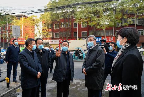 唐仁健(中)到焦野湾寒冻厂审查