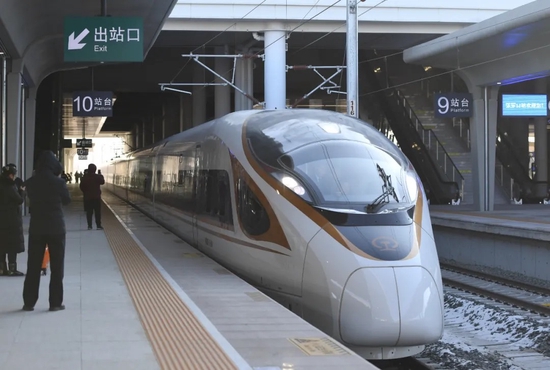 列车驶入京张高铁张家口站。新华社记者 牟宇摄
