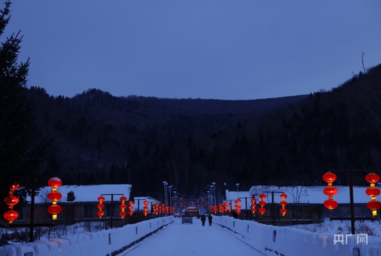 敦化老白山雪村夜景（央广网记者 郭东隅 摄）
